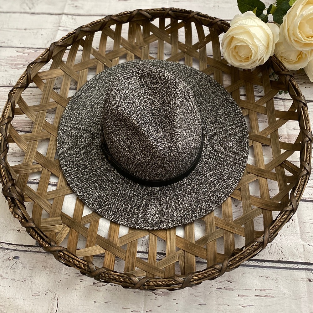 LAST ONE!! Stunning Panama Hat With Black Band - Picture 3 of 7